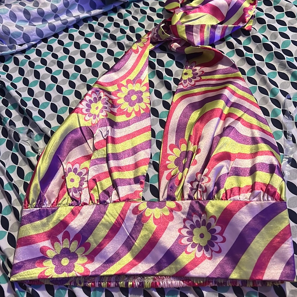 rue21 70s inspired halter top, ties around your neck size small